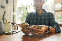 分析师称单只股票ETF可放大收益，但存在“押注失误的重大风险”