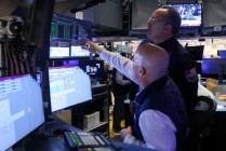 开盘：美股周五开盘涨跌不一 华尔街两日连涨后稍作喘息