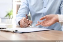 寿险保费双位数增长，健康险冲刺万亿，2025年保险业再进阶