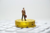 基金定投亏损时应该继续还是暂停？