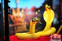 如何理解黄金价格的波动并进行科学的投资规划这种投资规划如何应对价格变化？