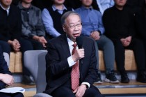 AI大模型，开始炼钢了？！这场对话，信息量很大→