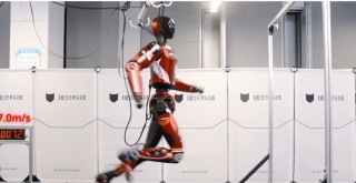 全球首款！10米每秒！我国人形机器人取得重要突破