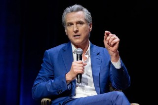 伊朗无人机将袭击加州？纽森回应