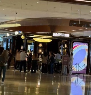 金店集体涨价，涨幅普遍超10%，有品牌手镯一夜暴涨近5万