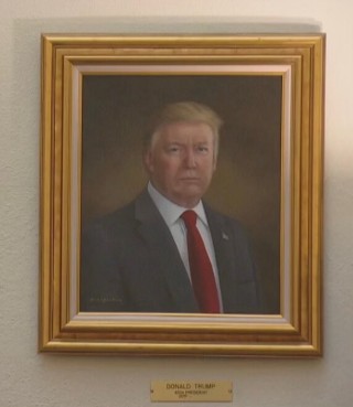 特朗普不满自己肖像画，画家回应：准确完成作品，其言论对我的生意直接造成负面影响