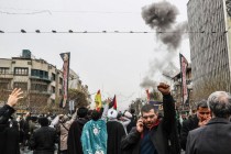 伊朗高层姿态强硬 以强势言辞和公开游行直面特朗普