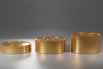 如何理解黄金市场的波动规律并做出应对策略这种应对策略如何根据市场变化进行调整？