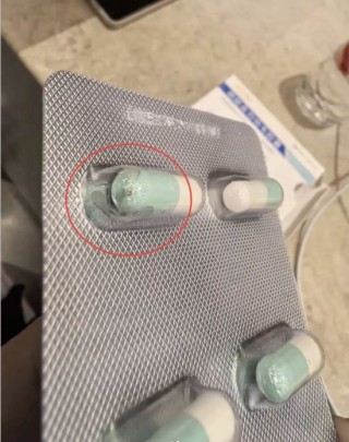 东阳光胶囊“藏飞虫”，官方客服：我们不清楚