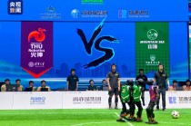 国内首场机器人足球3V3 AI赛落幕 清华火神队夺冠