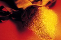 新手适合投资实物黄金还是纸黄金？