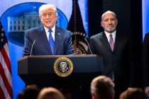 特朗普回击最高法院判决 将对全球征10%关税并发起更多贸易调查