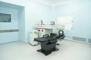 告别多副眼镜的困扰！专家解读：郑州中视眼科“新复明”手术如何一键重启年轻视界