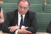 英国央行行长预计不久后将下调利率 首席经济学家呼吁保持谨慎步伐