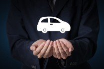 如何通过保险防范健康风险？