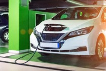 电动汽车充电时应该注意哪些安全事项？