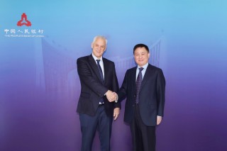 中国人民银行行长潘功胜分别会见国际金融机构负责人