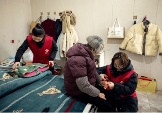 当“90后”遇上“90后”…… 浙江稠州商业银行青年员工与银发族的温暖守望