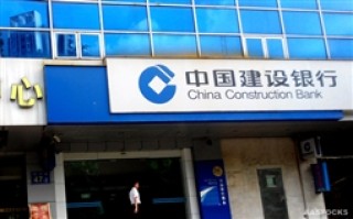 什么是金融衍生品的风险特征？如何管理金融衍生品的风险？