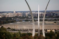 报道：美以军方最高将领在伊朗紧张局势升级之际于五角大楼举行会晤