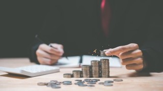 金融街证券转型关键期连吃十余张“飞单”罚单，业绩高增长背后合规堪忧