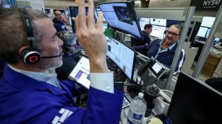 开盘：美股周二低开 特朗普就格陵兰问题发出新关税威胁