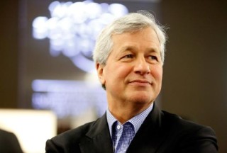 外盘头条：关税风波引发金价创新高 美国消费者信心持续下滑 通胀预期飙升 华尔街大行对前景充满迷茫