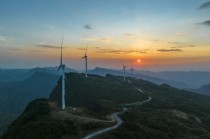 回收9年前剥离资产，500亿龙头靠亏损公司做太空光伏梦？