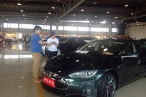 如何正确驾驶跨骑摩托车？驾驶过程中有哪些注意要点？