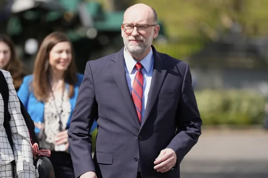 特朗普2026预算案公布：大幅削减国内开支，国防与关税成焦点  第1张