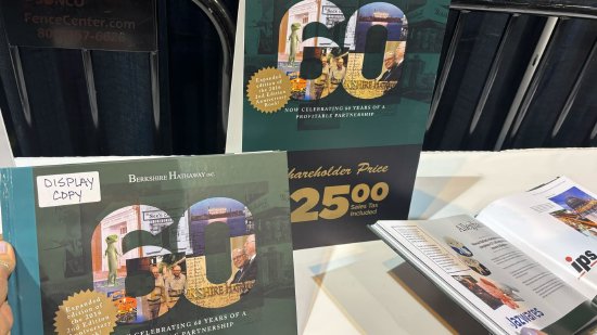 伯克希尔60周年纪念书热销 首日售出逾4400册  第1张