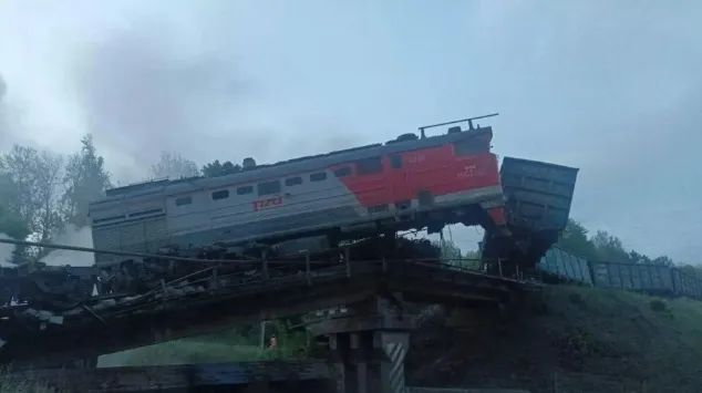突发！俄罗斯又一桥梁坍塌！系24小时内第二座  第1张