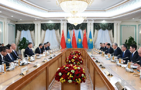 习近平同哈萨克斯坦总统托卡耶夫会谈  第2张