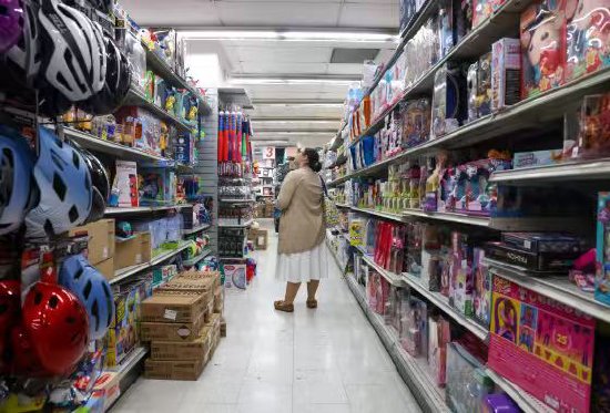 “叠叠乐”般的美国经济岌岌可危 底层民众的美国梦愈发遥不可及  第1张