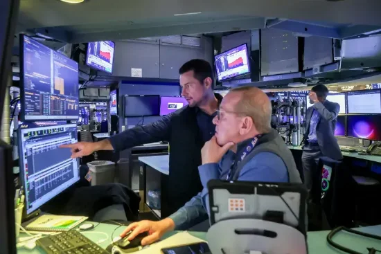 尾盘：道指重挫700余点 纳指一度跌破50日移动均线  第1张