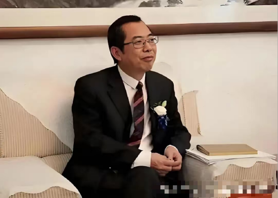 宁德时代“二当家”减持后续：或套现达171亿元，16家机构“疯抢” | 能见派  第1张