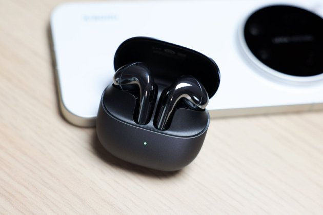 小米 Buds 6 首发上手:半入耳旗舰的‘听感’与‘智慧’进化 第2张 小米 Buds 6 首发上手:半入耳旗舰的‘听感’与‘智慧’进化 第2张