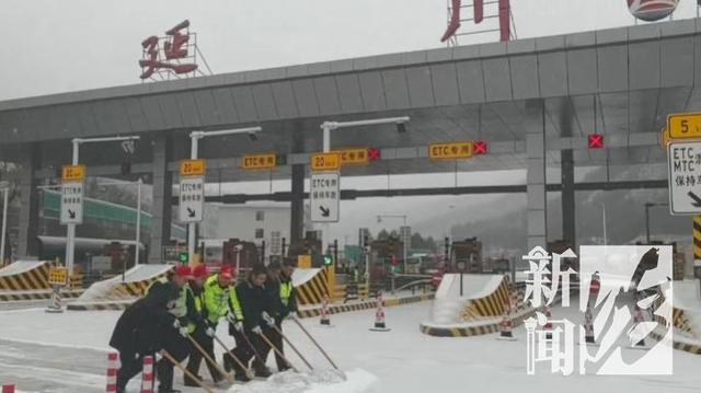 上海飞西安延误了5小时，突降暴雪，航班大面积延误！大批人被困机场  第11张