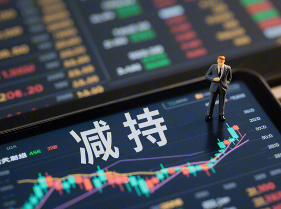 “美妆茅”变“家族提款机”？毛戈平上市1周年被“抽水”13亿  第3张