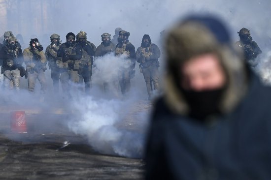 明尼苏达州一位美国公民遭执法人员射杀 特朗普称州长煽动叛乱 第3张 明尼苏达州一位美国公民遭执法人员射杀 特朗普称州长煽动叛乱 第3张