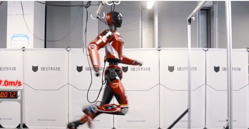 全球首款！10米每秒！我国人形机器人取得重要突破  第2张