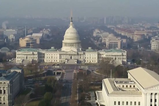 特朗普签署行政命令 对与伊朗有贸易往来的国家征收关税  第1张