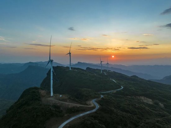 回收9年前剥离资产，500亿龙头靠亏损公司做太空光伏梦？  第1张