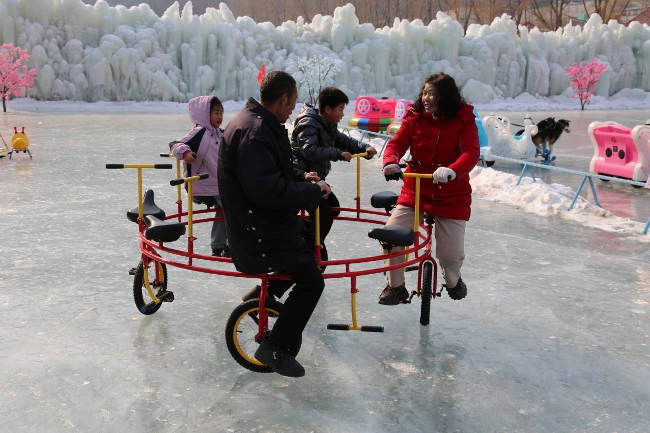 河北青龙:家门口的“冰雪乐园”开启群众过年新模式 第2张 河北青龙:家门口的“冰雪乐园”开启群众过年新模式 第2张