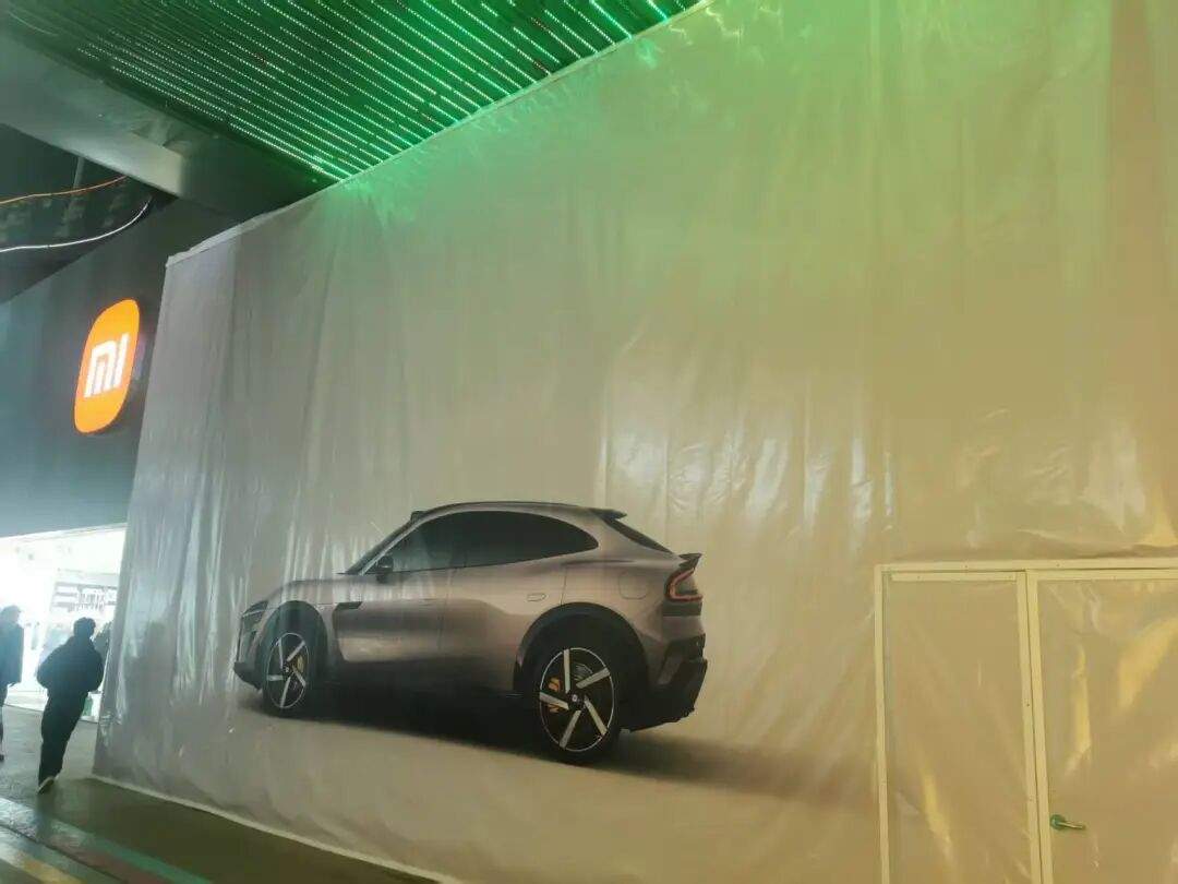 明晚7点上市，小米新一代SU7小订客户已有十几万！有门店紧急租下隔壁门面，做好限流准备！雷军：不得不涨点价，但一定物超所值  第1张