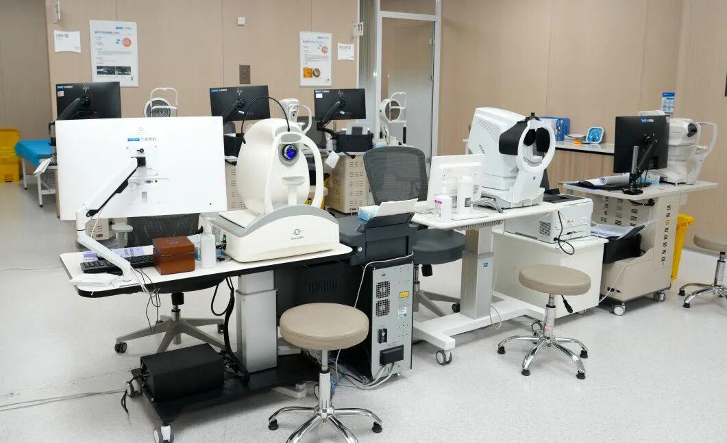 告别多副眼镜的困扰!专家解读:郑州中视眼科“新复明”手术如何一键重启年轻视界 第5张 告别多副眼镜的困扰!专家解读:郑州中视眼科“新复明”手术如何一键重启年轻视界 第5张