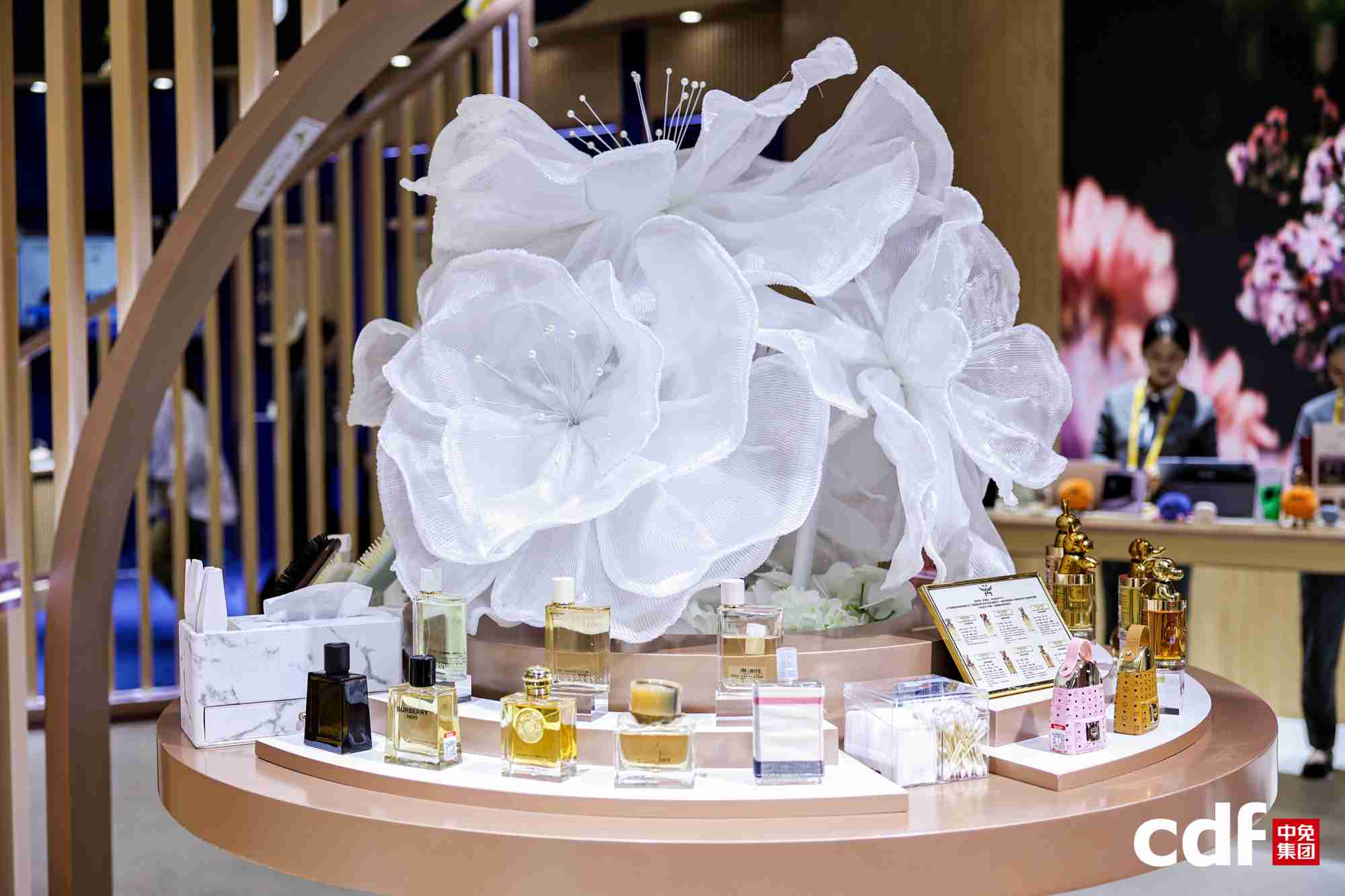 第六届消博会启幕 中免集团锚定封关机遇擘画免税发展新蓝图 第4张 第六届消博会启幕 中免集团锚定封关机遇擘画免税发展新蓝图 第4张