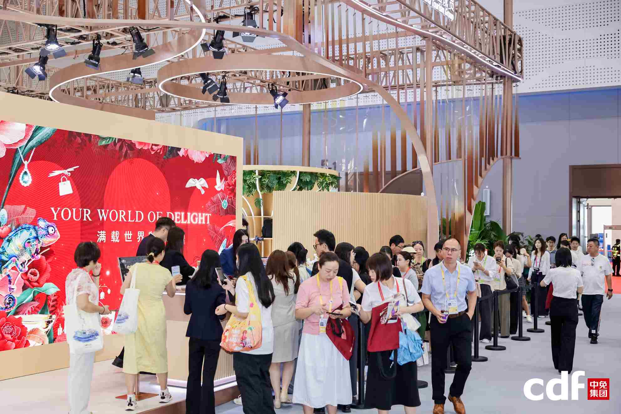 第六届消博会启幕 中免集团锚定封关机遇擘画免税发展新蓝图 第6张 第六届消博会启幕 中免集团锚定封关机遇擘画免税发展新蓝图 第6张