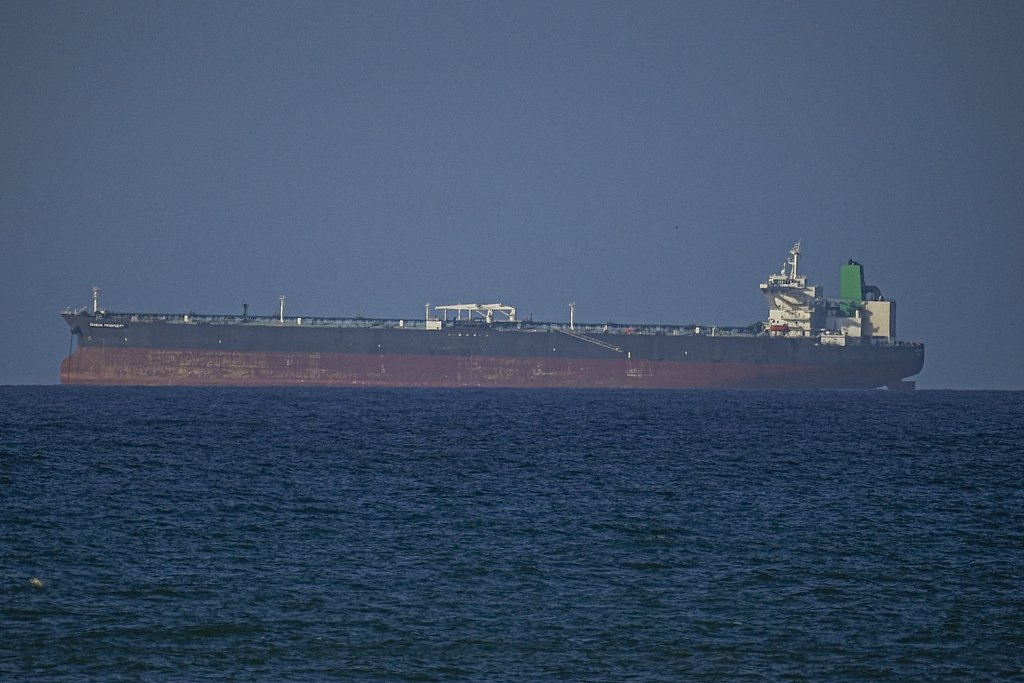 特朗普称12日有34艘船只通过霍尔木兹海峡  第1张