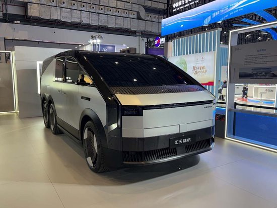 消博手记 | 打工人有救了？消博会上那张让人“抖睡”的椅子，居然是航天员同款  第8张